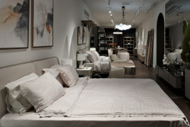 Кровать двуспальная бежевая