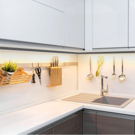 Профиль накладной с рассеивателем черный 2м. Apeyron 08-10-Ч