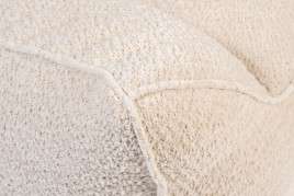 Кресло светло-бежевое