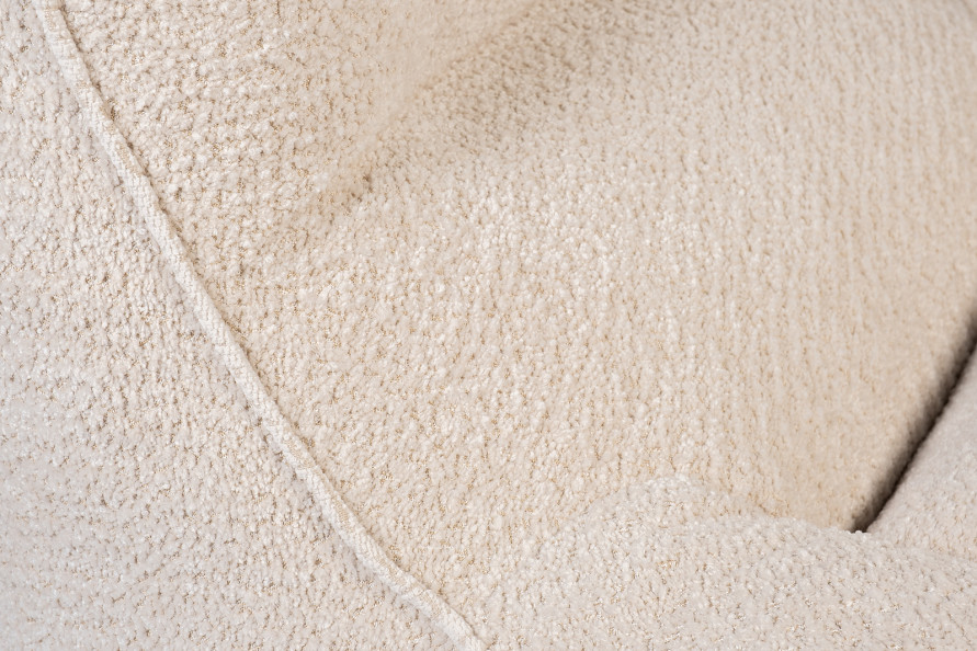 Кресло светло-бежевое