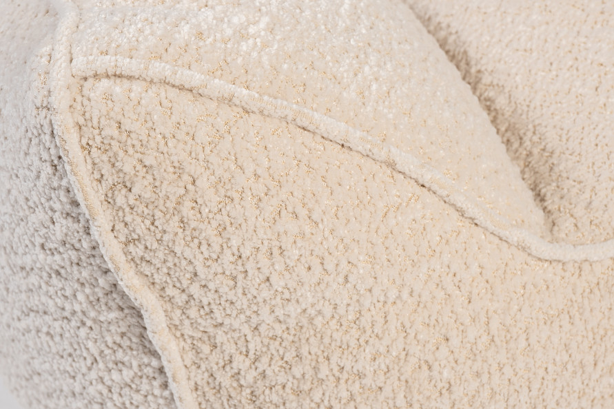 Кресло светло-бежевое