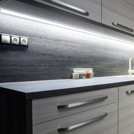 Профиль угловой накладной с рассеивателем серебро 2м. Apeyron 08-21