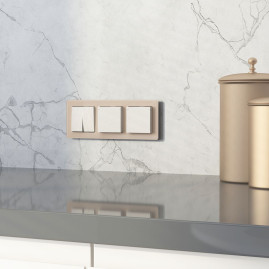 Розетка влагозащищенная с заземлением с защитной крышкой и шторками Werkel N перламутровый рифленый W1171213 4690389213106