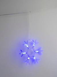 Светодиодная гирлянда Uniel занавес Снежинки-1 220V синий ULD-E1503-036/DTA Blue IP20 Snowflakes-1 UL-00001406